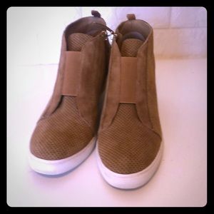 L.Paolo wedge sneaker